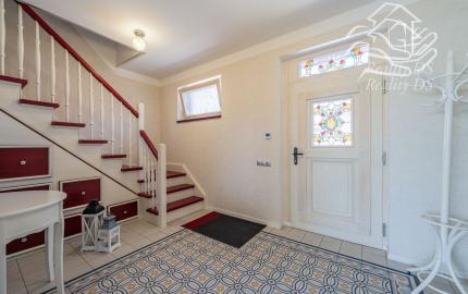 RealityDS - Nadštandardná nízkoenergetická vila v Šamoríne na PREDAJ: Moderná architektúra a špičkové technológie