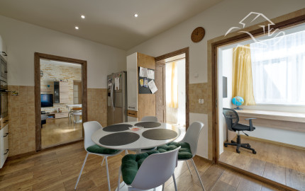 RealityDS – PREDAJ: Nadštandardný  4 izbový rodinný dom s wellnessom, bazénom a kompletným zariadením – Dolný Štál