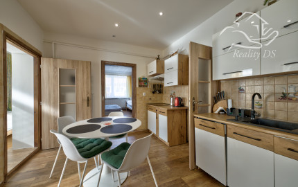 RealityDS – PREDAJ: Nadštandardný  4 izbový rodinný dom s wellnessom, bazénom a kompletným zariadením – Dolný Štál