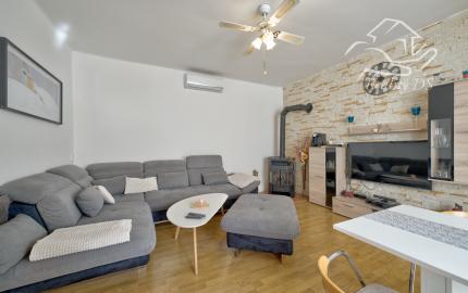 RealityDS – PREDAJ: Nadštandardný  4 izbový rodinný dom s wellnessom, bazénom a kompletným zariadením – Dolný Štál