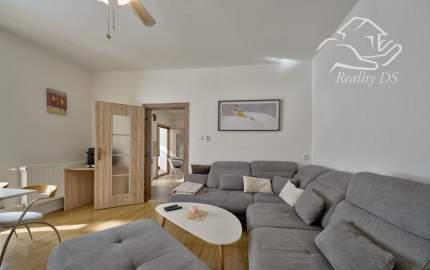 RealityDS – PREDAJ: Nadštandardný  4 izbový rodinný dom s wellnessom, bazénom a kompletným zariadením – Dolný Štál