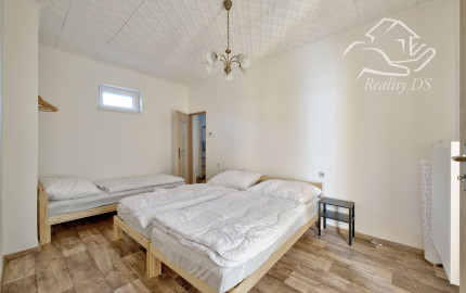 RealityDS – PREDAJ: Nadštandardný  4 izbový rodinný dom s wellnessom, bazénom a kompletným zariadením – Dolný Štál