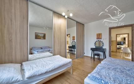 RealityDS – PREDAJ: Nadštandardný  4 izbový rodinný dom s wellnessom, bazénom a kompletným zariadením – Dolný Štál