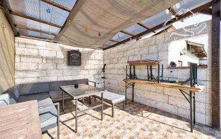 RealityDS – PREDAJ: Nadštandardný  4 izbový rodinný dom s wellnessom, bazénom a kompletným zariadením – Dolný Štál