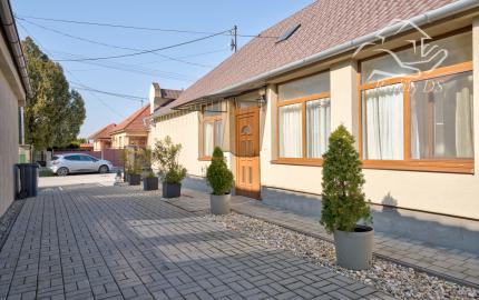 RealityDS – PREDAJ: Nadštandardný  4 izbový rodinný dom s wellnessom, bazénom a kompletným zariadením – Dolný Štál