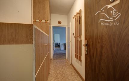 RealityDS - PREDAJ 2-izbového bytu, balkón+loggia, Komárnická