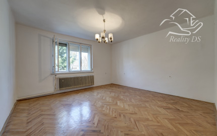 RK RealityDS - Veľký 11,10 á pozemok, ticho a potenciál – rodinný dom len 20 km od Bratislavy