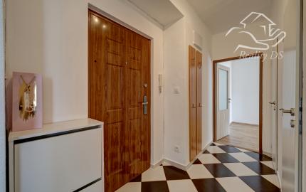 RK RealityDS - PRENÁJOM - zariadený a kompletne zrekonštruovaný 2 izb. byt, 54m², Školská ulica
