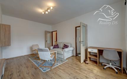 RK RealityDS - PRENÁJOM - zariadený a kompletne zrekonštruovaný 2 izb. byt, 54m², Školská ulica