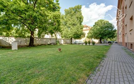 RK RealityDS - PRENÁJOM - zariadený a kompletne zrekonštruovaný 2 izb. byt, 54m², Školská ulica
