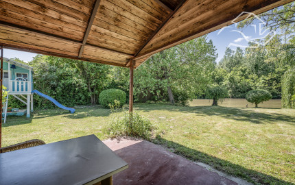 RealityDS - PREDAJ - 🌳Slnečný pozemok s chatkou priamo na brehu Malého Dunaja v Potônskych Lúkach🌳 Ticho! Pokoj! Vôňa prírody!