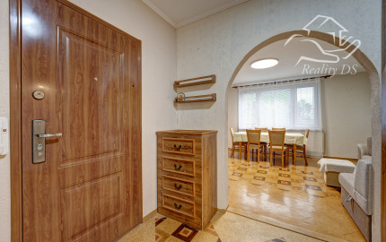 RK RealityDS - PRENÁJOM zariadeného a zrekonštruovaného 3-izb.bytu s loggiou; 74m²; Šamorín - Dunajská ulica