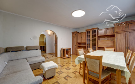 RK RealityDS - PRENÁJOM zariadeného a zrekonštruovaného 3-izb.bytu s loggiou; 74m²; Šamorín - Dunajská ulica