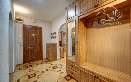 RK RealityDS - PRENÁJOM zariadeného a zrekonštruovaného 3-izb.bytu s loggiou; 74m²; Šamorín - Dunajská ulica