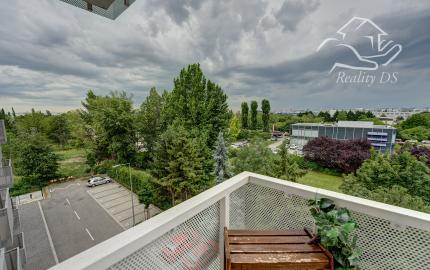 RealityDS - Kľúče, kufor a bývate! Novostavba s parkovaním a internetom v cene – Ovocné Sady, Bratislava