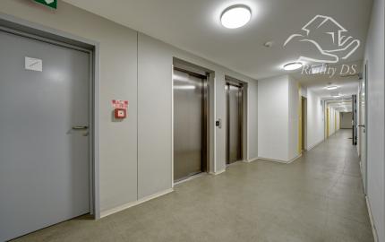 RealityDS - Kľúče, kufor a bývate! Novostavba s parkovaním a internetom v cene – Ovocné Sady, Bratislava