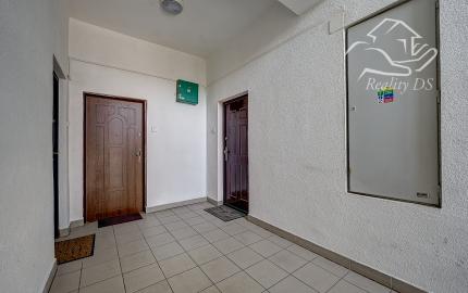 RealityDS - PREDAJ | 3-izbový veľkometrážny byt s loggiou, pivnicou a oploteným dvorom s možnosťou parkovania | Šamorín