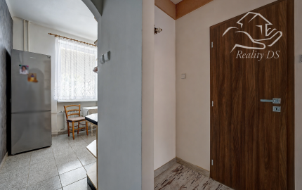 RealityDS - PREDAJ | 3-izbový veľkometrážny byt s loggiou, pivnicou a oploteným dvorom s možnosťou parkovania | Šamorín
