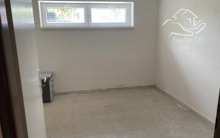 RealityDS - Prenájom prevažne zariadeného 2 izb. bytu v novostavbe, 41,57 m2 + pivnica 10,3 m2 + parkovacie státie, Šamorín