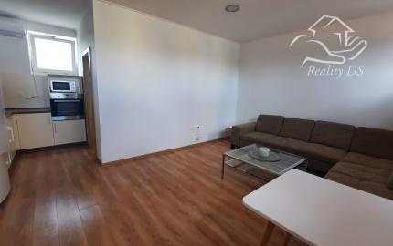 RealityDS - Prenájom prevažne zariadeného 2 izb. bytu v novostavbe, 41,57 m2 + pivnica 10,3 m2 + parkovacie státie, Šamorín