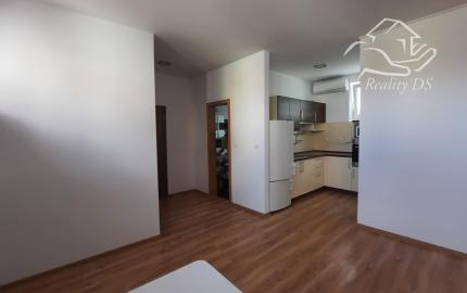 RealityDS - Prenájom prevažne zariadeného 2 izb. bytu v novostavbe, 41,57 m2 + pivnica 10,3 m2 + parkovacie státie, Šamorín