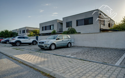 RealityDS - PRENÁJOM 3 izb. bytu na prízemí rodinného domu | Terasa | Záhrada | 2 parkovacie miesta | Bernolákovo
