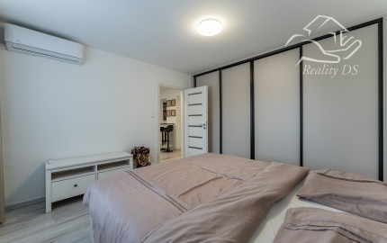 ReaityDS- Prenájom 2 a „pol" izb. zrekonštr. bytu s vlastným kúrením, tehla, 64m2, Bratislavská cesta
