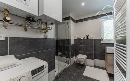 ReaityDS- Prenájom 2 a „pol" izb. zrekonštr. bytu s vlastným kúrením, tehla, 64m2, Bratislavská cesta