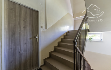 ReaityDS- Prenájom 2 a „pol" izb. zrekonštr. bytu s vlastným kúrením, tehla, 64m2, Bratislavská cesta