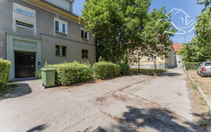 ReaityDS- Prenájom 2 a „pol" izb. zrekonštr. bytu s vlastným kúrením, tehla, 64m2, Bratislavská cesta