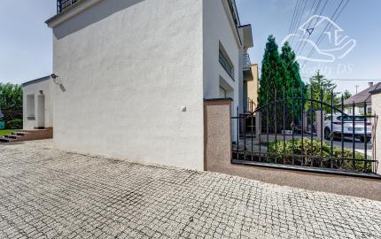RealityDS - PREDAJ Veľkorysého 5-izbového rodinného domu po kompletnej rekonštrukcii: Váš nový domov vo Vydranoch