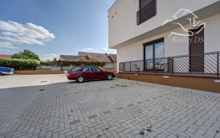 RealityDS - PRENÁJOM kompletne zariadeného 2-izbového bytu | Parkovacie státie | Balkón | Pivnica