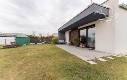 RealityDS - Predaj 3 izb. nízkoen. bungalov na 5,25á pozemku v Dolnom Bare. VÝNIMOČNÁ CENA!!!