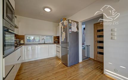 RealityDS – PREDAJ | 5-izbový rodinný dom | pozemok 747 m² | Lehnice – Kolónia