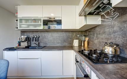 RealityDS -  🏡 2-IZBOVÝ BYT VO VEĽKOSTI 3-IZBOVÉHO? ÁNO – 66 m², BALKÓN A BEZ ĎALŠÍCH INVESTÍCIÍ! Šamorín, Mestský Majer