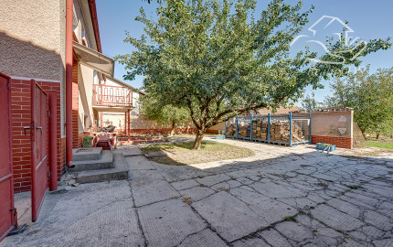 RealityDS – Predaj rodinného domu s garážou, terasou a veľkým pozemkom 1 824 m², Gabčíkovo