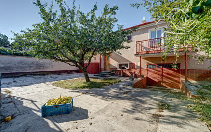 RealityDS – Predaj rodinného domu s garážou, terasou a veľkým pozemkom 1 824 m², Gabčíkovo