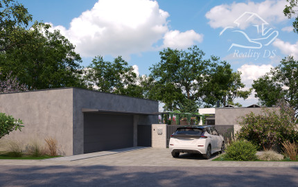 RealityDS – Predaj pozemku 803 m² so starším rodinným domom a projektom 4-izbového bývania s dvojgarážou | Blatná na Ostrove