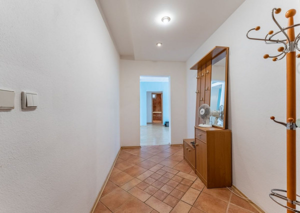 ÚSPEŠNE ODOVZDANÝ! - RK RealityDS - Predaj 3 izb. veľkometrážneho bytu, 94 m2, loggiou, Hlboká ul.