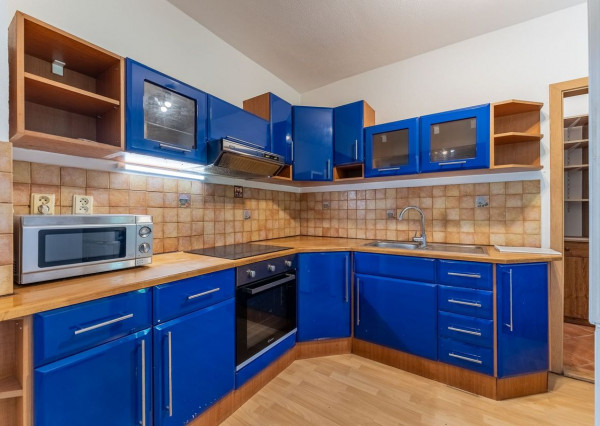 ÚSPEŠNE ODOVZDANÝ! - RK RealityDS - Predaj 3 izb. veľkometrážneho bytu, 94 m2, loggiou, Hlboká ul.