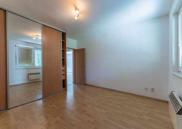 ÚSPEŠNE ODOVZDANÝ! - RK RealityDS - Predaj 3 izb. veľkometrážneho bytu, 94 m2, loggiou, Hlboká ul.