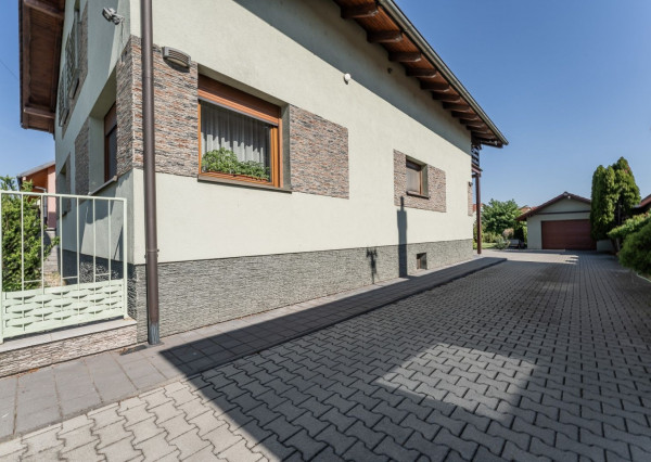 RealityDS - Predaj 5 izb. rodinného domu, garáže s altánkom na 8 á pozemku, Dunajská Lužná