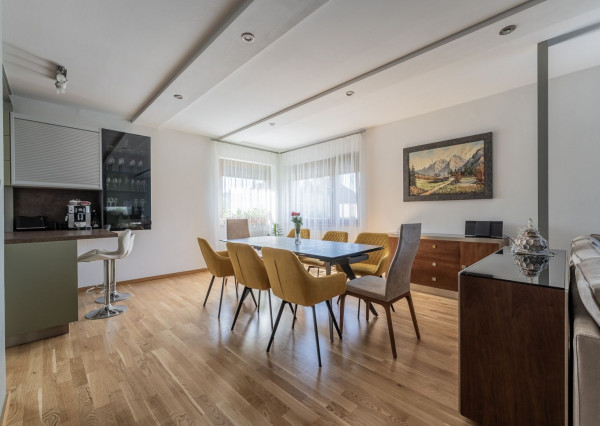 RealityDS - Predaj 5 izb. rodinného domu, garáže s altánkom na 8 á pozemku, Dunajská Lužná