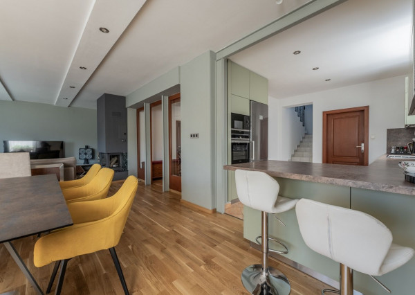 RealityDS - Predaj 5 izb. rodinného domu, garáže s altánkom na 8 á pozemku, Dunajská Lužná