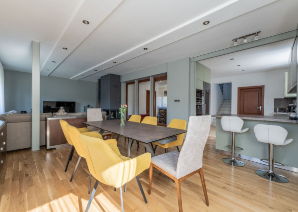 RealityDS - Predaj 5 izb. rodinného domu, garáže s altánkom na 8 á pozemku, Dunajská Lužná