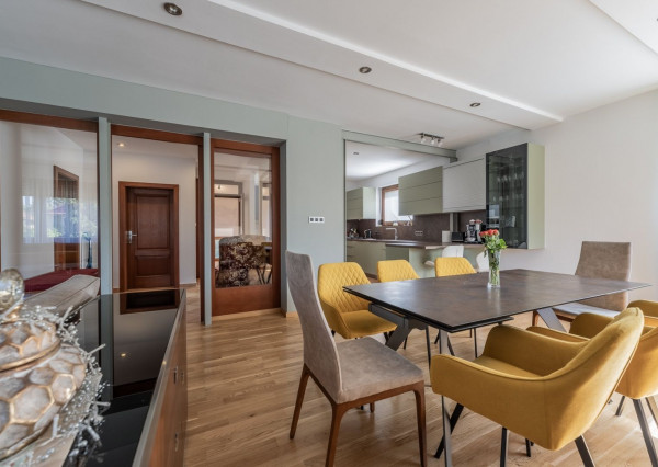 RealityDS - Predaj 5 izb. rodinného domu, garáže s altánkom na 8 á pozemku, Dunajská Lužná