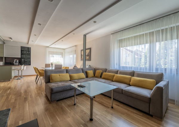 RealityDS - Predaj 5 izb. rodinného domu, garáže s altánkom na 8 á pozemku, Dunajská Lužná