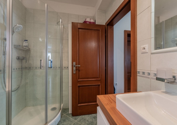 RealityDS - Predaj 5 izb. rodinného domu, garáže s altánkom na 8 á pozemku, Dunajská Lužná