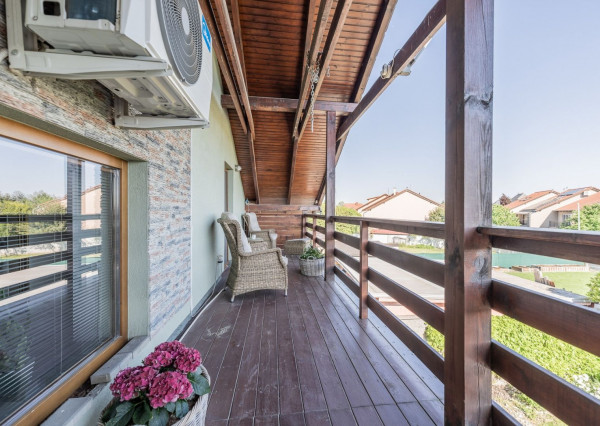 RealityDS - Predaj 5 izb. rodinného domu, garáže s altánkom na 8 á pozemku, Dunajská Lužná