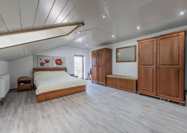 RealityDS - Predaj 5 izb. rodinného domu, garáže s altánkom na 8 á pozemku, Dunajská Lužná